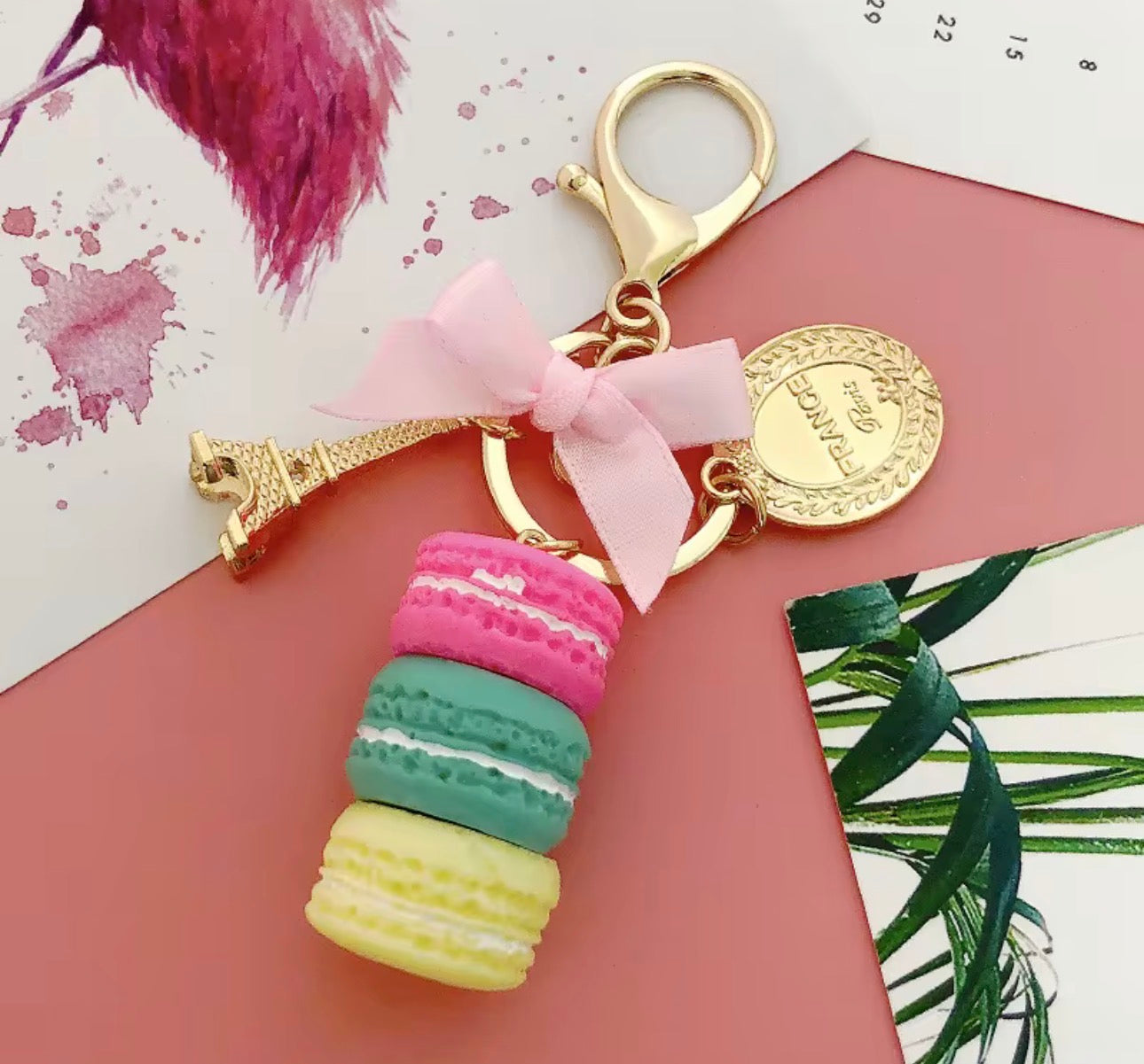 Porte clé macaron eiffel