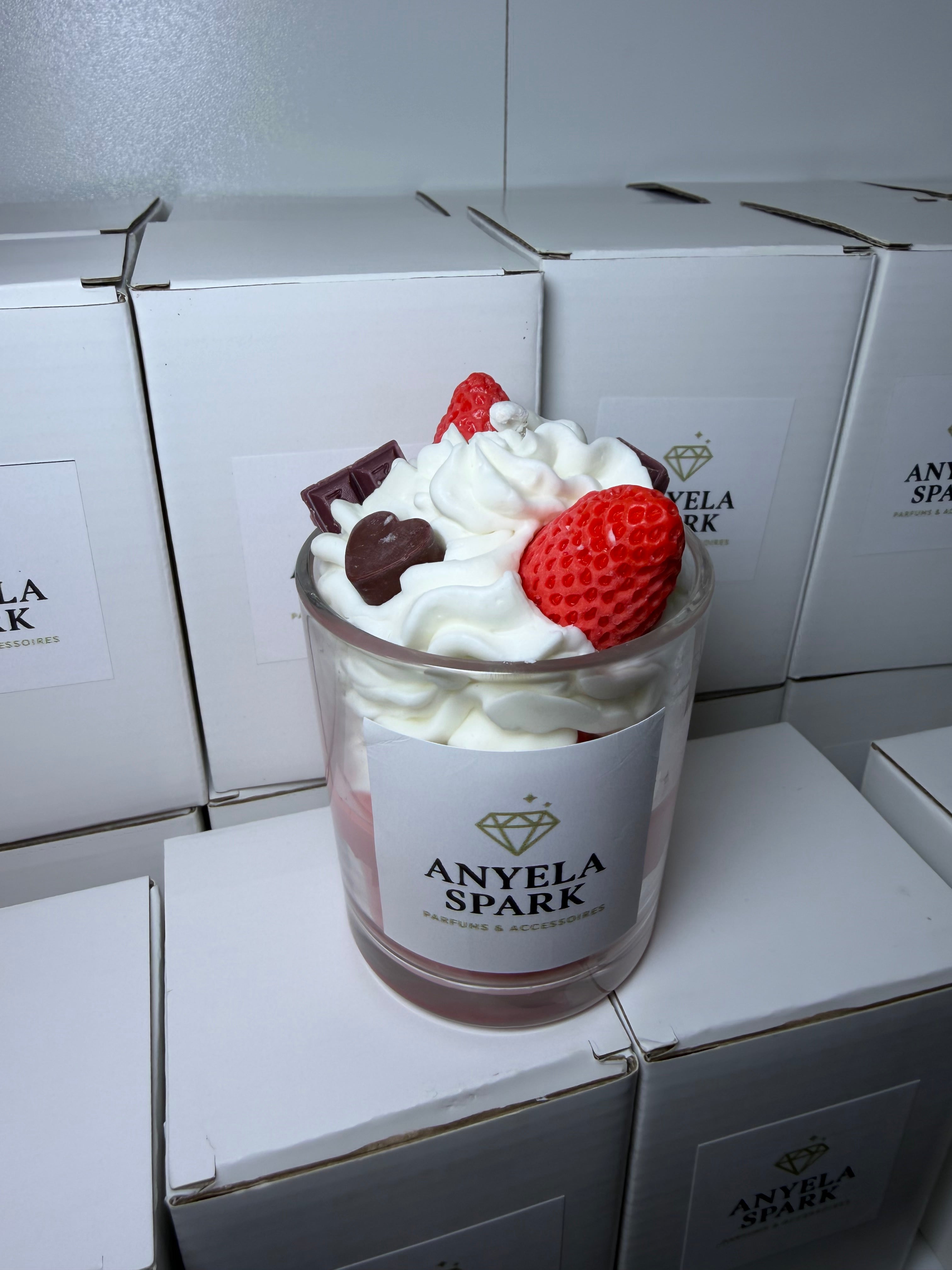 Bougie Gourmande Fraise & Chantilly – Fait main | Parfum sucré